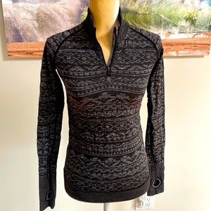 Lululemon Slim fit Pullover